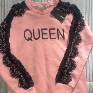 Queen pink swrat shirt size Small